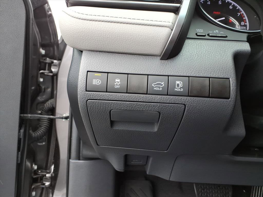 Used 2020 Toyota Camry XLE w/ Navigation Package image 17