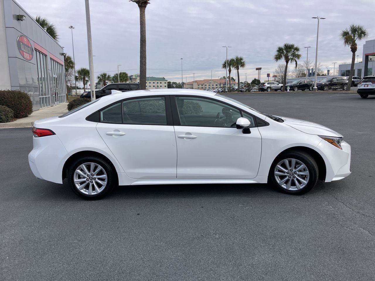 Used 2024 Toyota Corolla LE w/ LE Convenience Package image 6