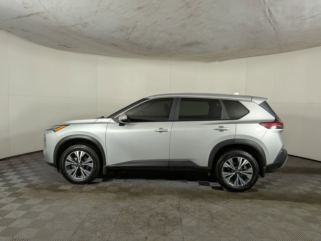Used 2023 Nissan Rogue SV image 3