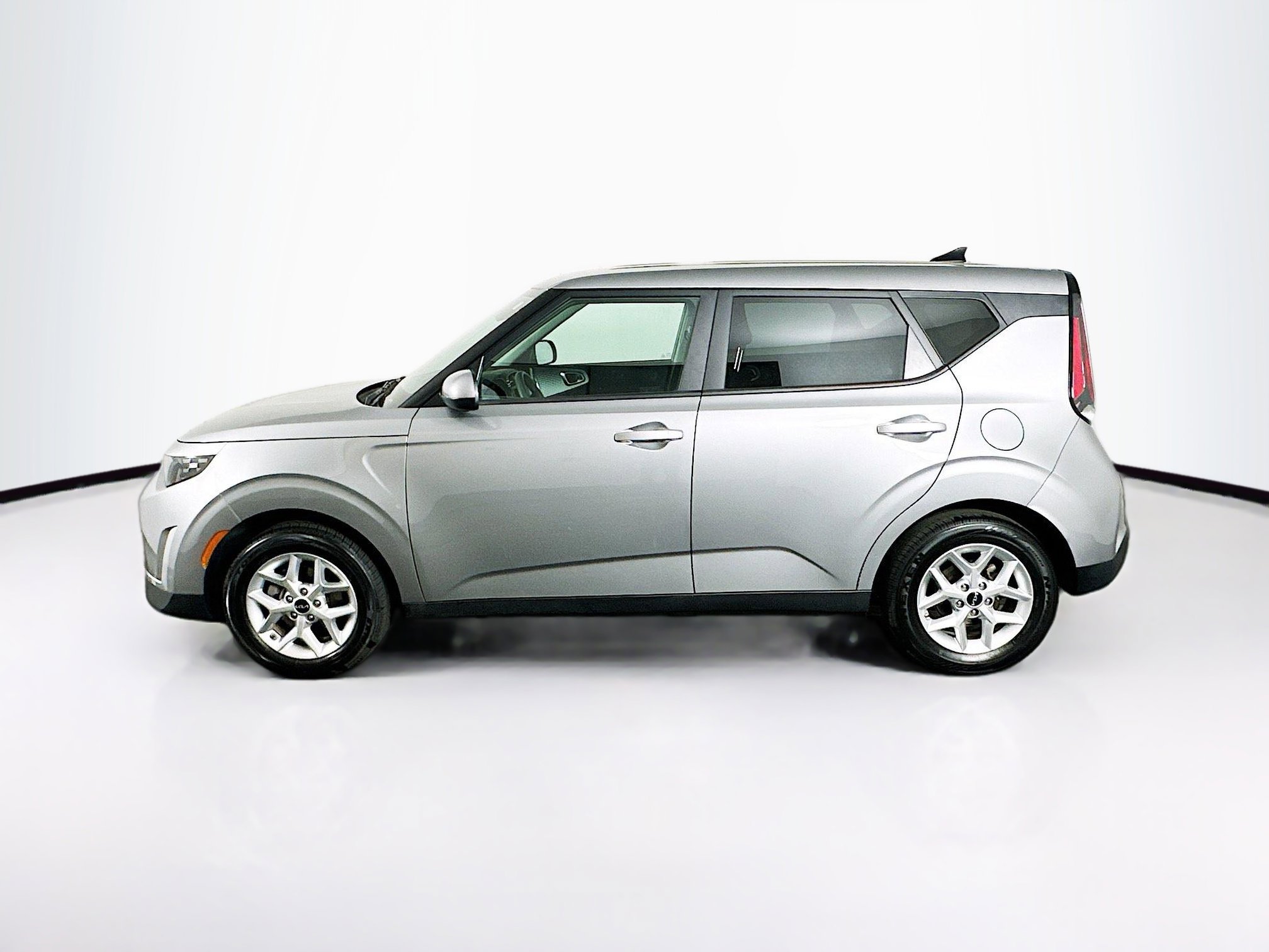 Used 2025 Kia Soul LX w/ LX Technology Package image 4