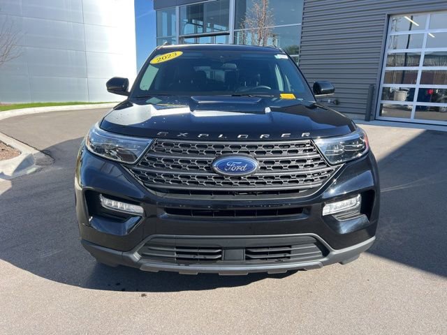 Used 2023 Ford Explorer XLT w/ Equipment Group 202A AWD/4WD image 2