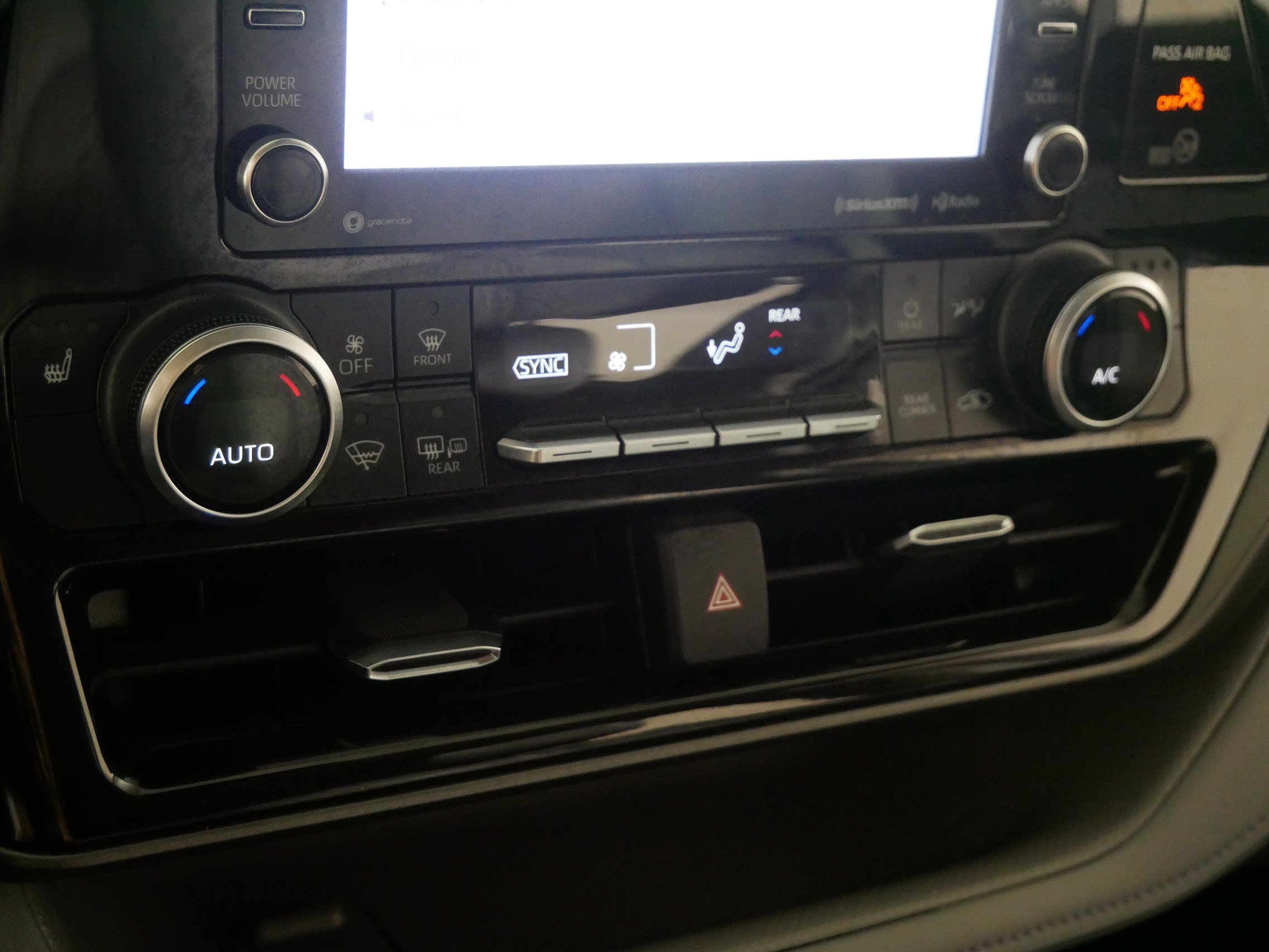 Used 2022 Toyota Highlander XLE image 23