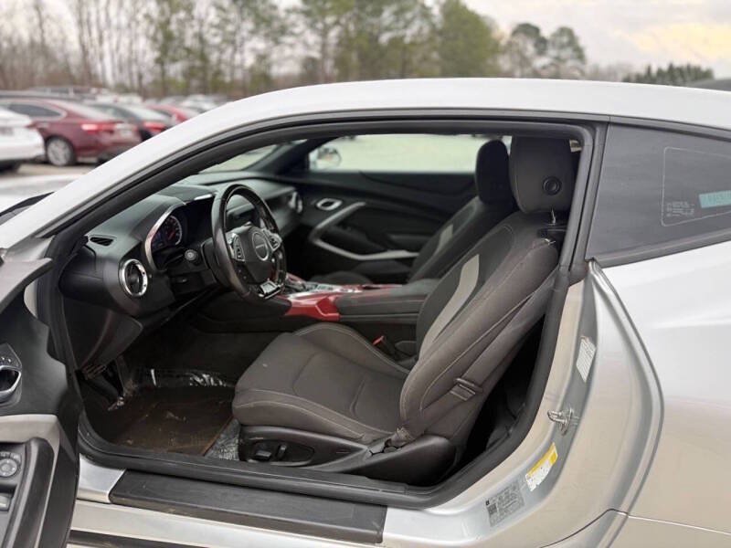Used 2019 Chevrolet Camaro LT RWD image 12