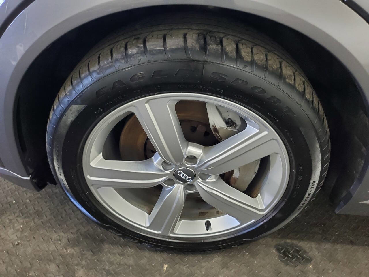 Used 2019 Audi e-tron Prestige w/ Prestige Package image 21