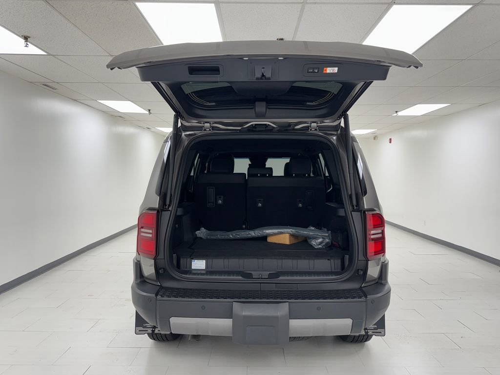 Used 2024 Toyota Land Cruiser image 32