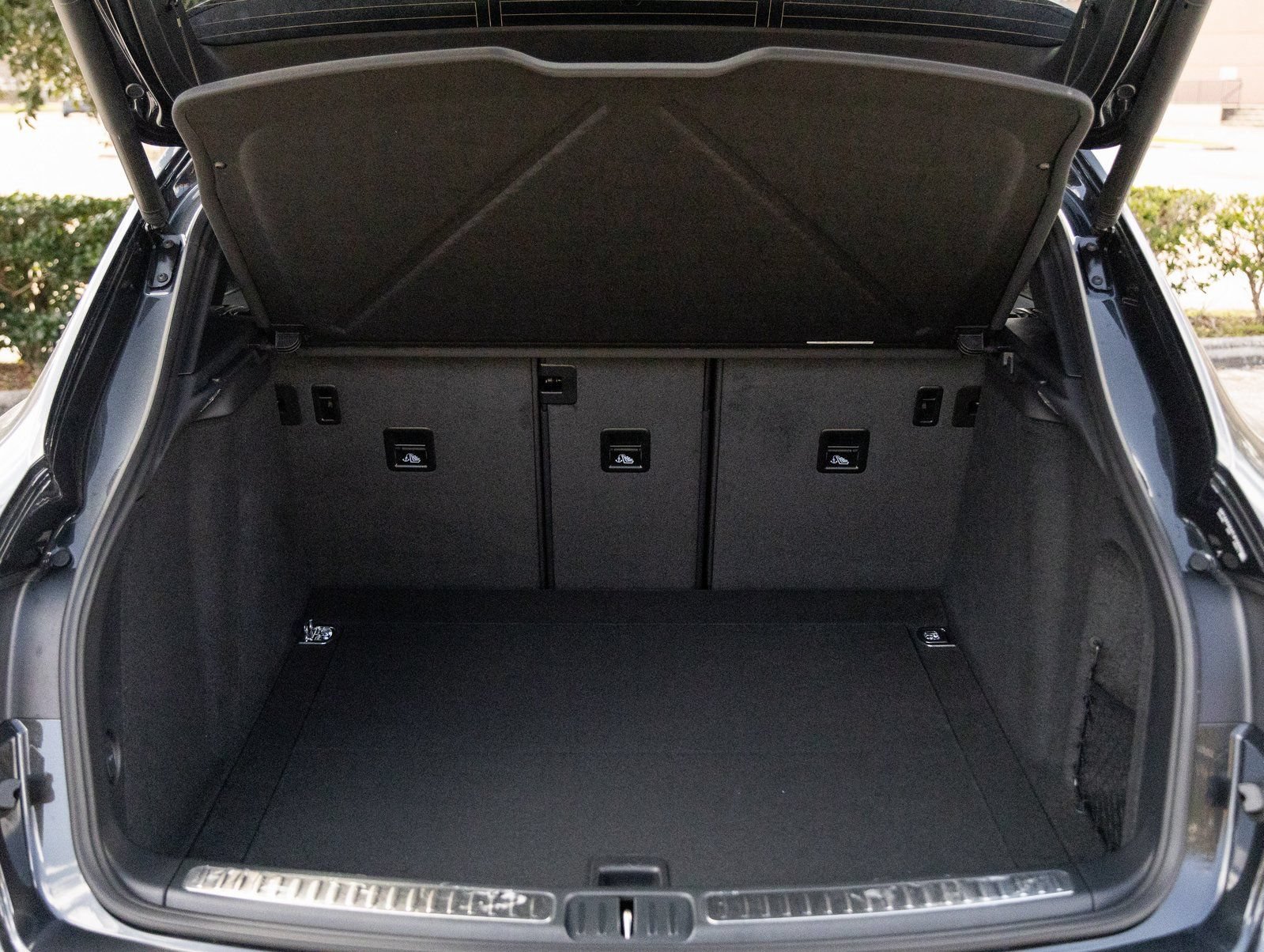 Certified 2026 Porsche Macan AWD/4WD image 29