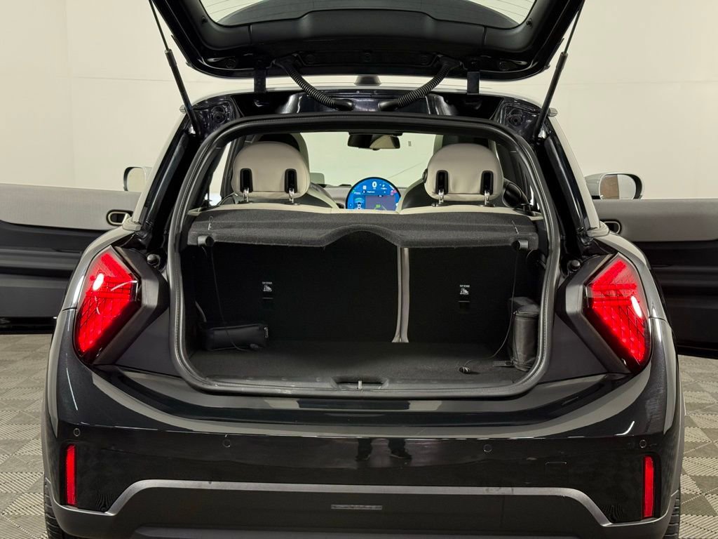 Used 2025 MINI Cooper 2-Door Hardtop FWD image 28