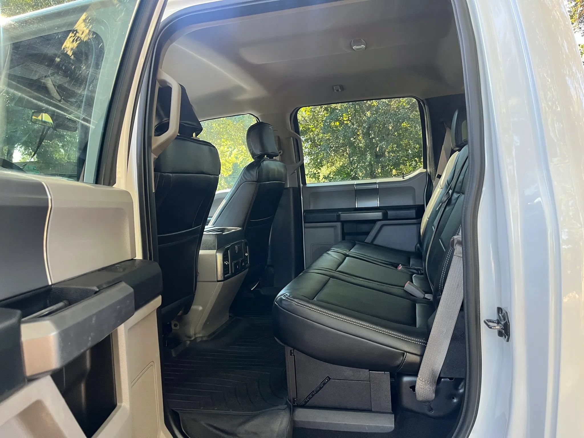 Used 2017 Ford F350 XLT w/ XLT Premium Package AWD/4WD image 15