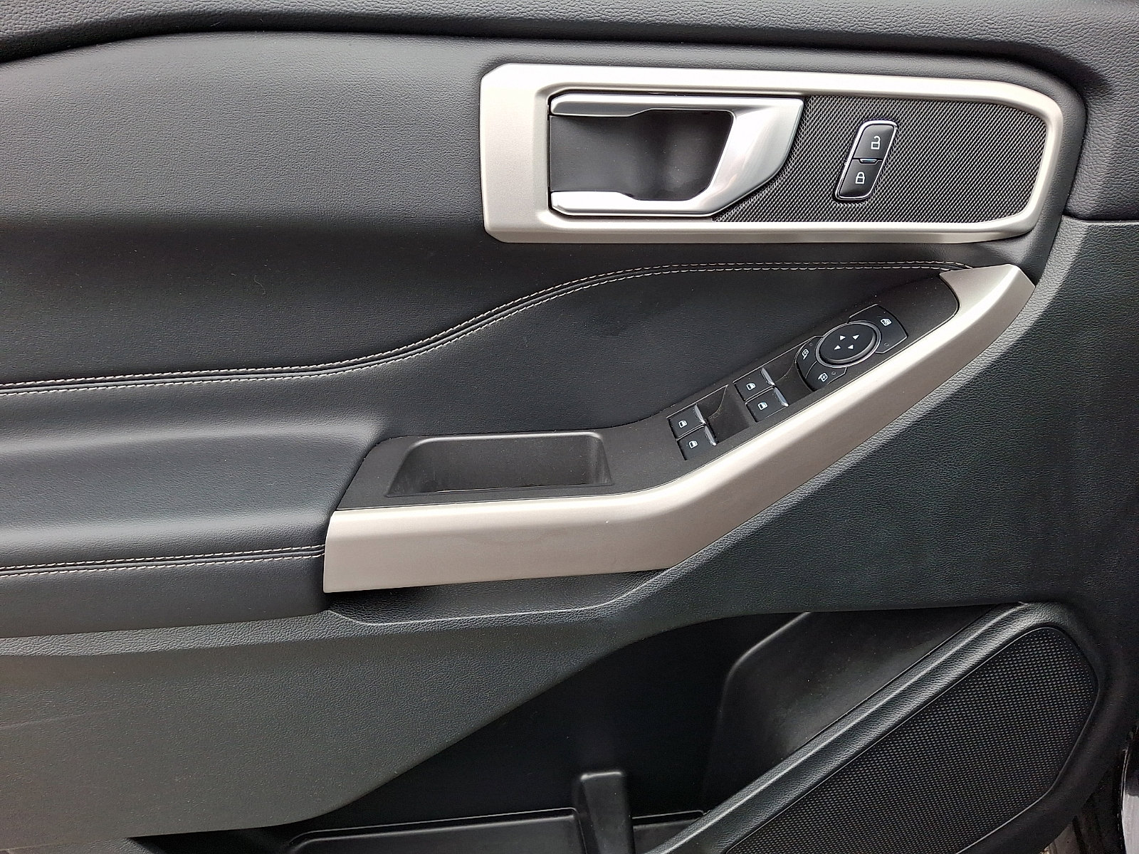 Certified 2023 Ford Explorer XLT w/ Equipment Group 202A AWD/4WD image 16