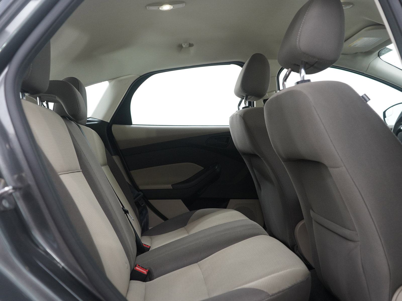 Used 2012 Ford Focus SE w/ SE Winter Pkg image 12