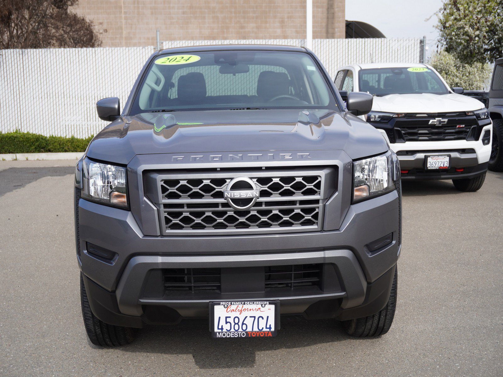Used 2024 Nissan Frontier SV image 4