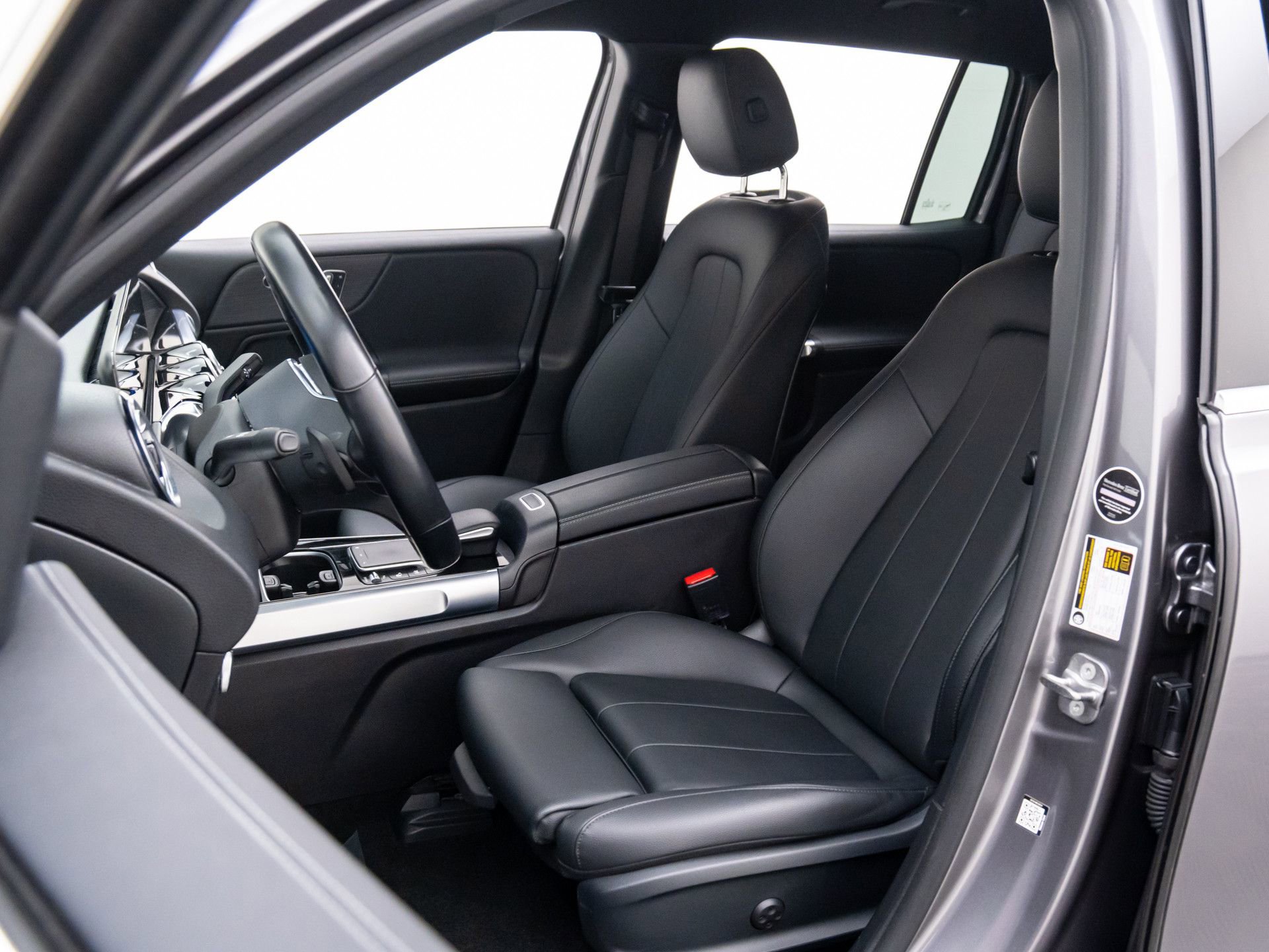 Certified 2023 Mercedes-Benz EQB 250+ w/ Exclusive Package image 16