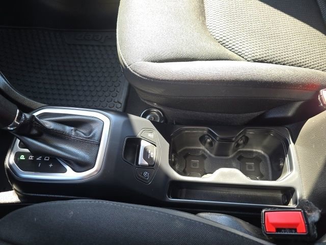 Used 2023 Jeep Renegade Latitude w/ Premium Group image 26