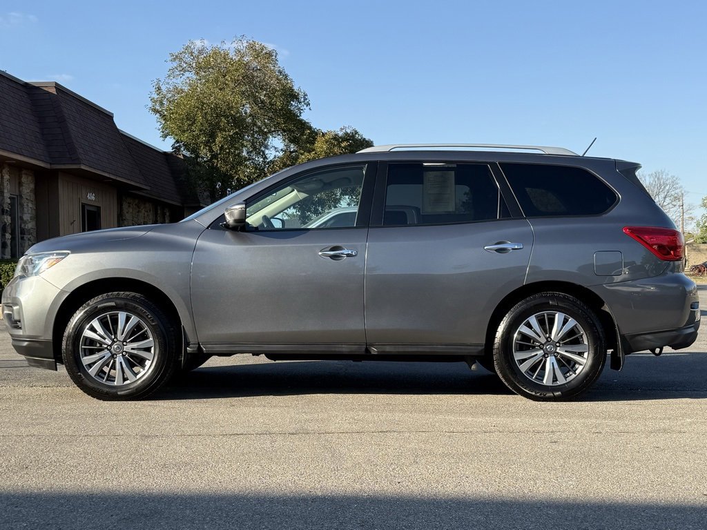 Used 2018 Nissan Pathfinder S image 2