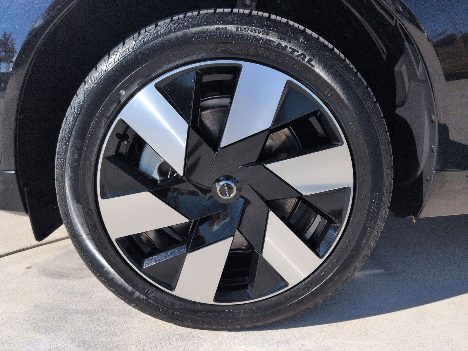 New 2025 Volvo XC60 T8 Plus w/ Protection Package Premier image 12