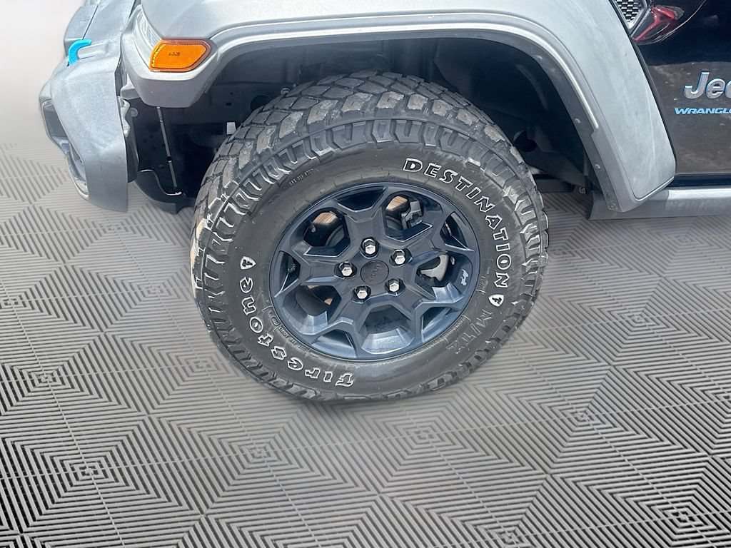 Used 2023 Jeep Wrangler Unlimited w/ Sun & Screen Package AWD/4WD image 35