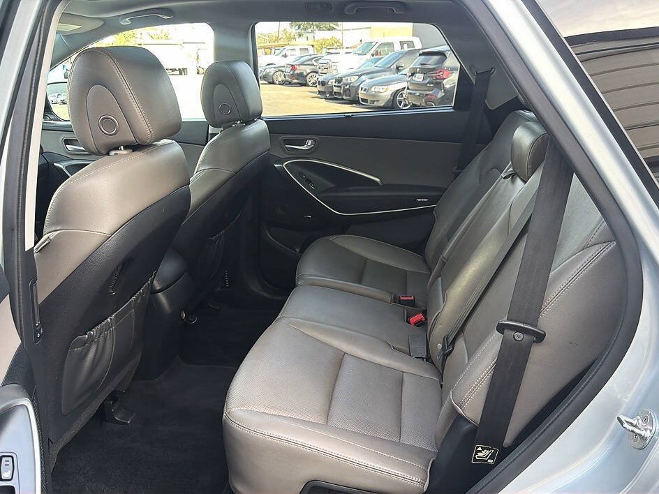 Used 2018 Hyundai Santa Fe FWD w/ Cargo Package image 19