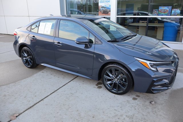 Used 2024 Toyota Corolla SE image 2