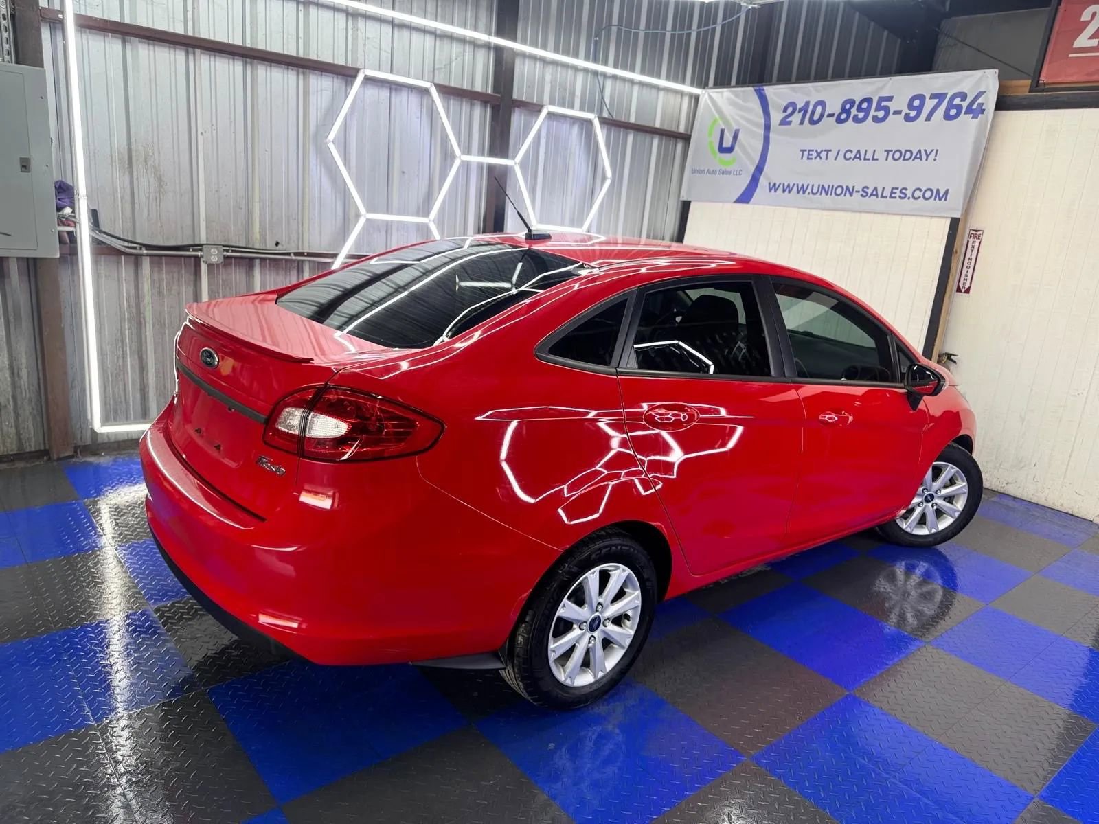 Used 2013 Ford Fiesta SE image 22