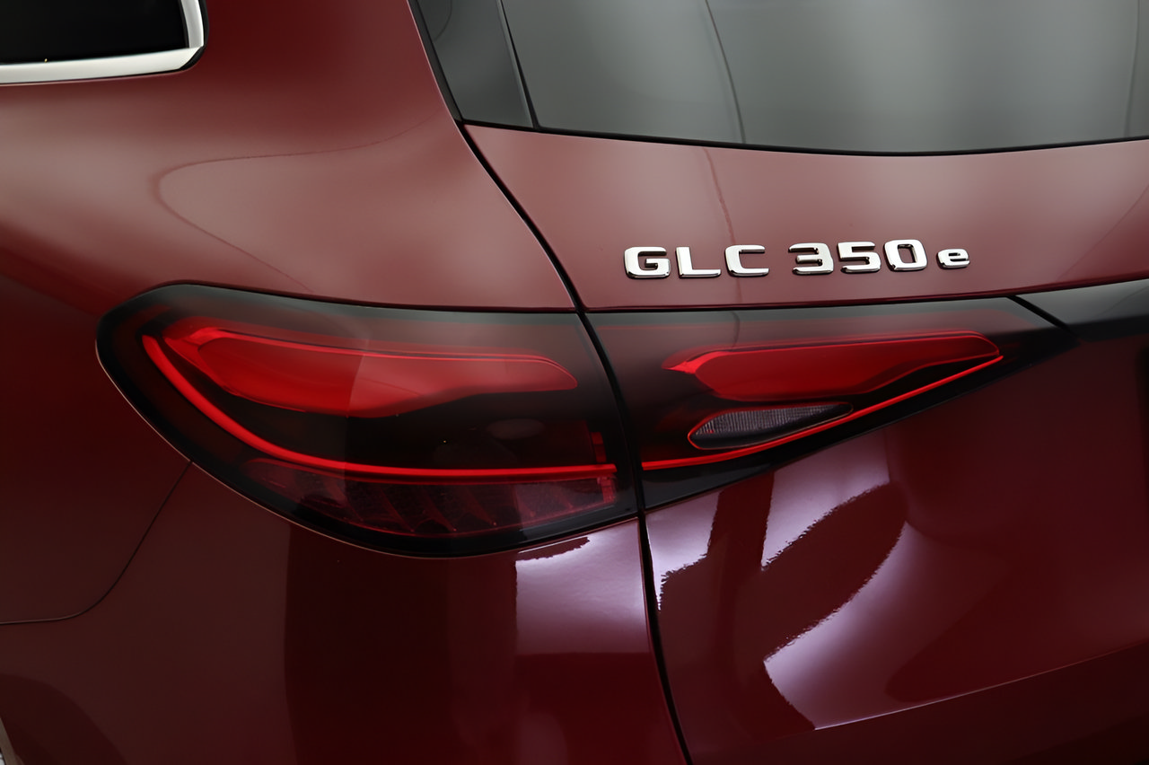 Certified 2025 Mercedes-Benz GLC 350e 4MATIC image 18