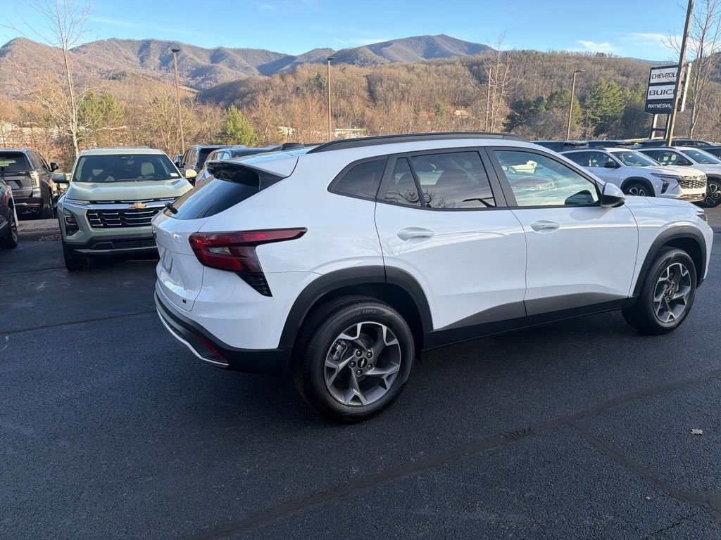 New 2025 Chevrolet Trax LT w/ LT Convenience Package image 3