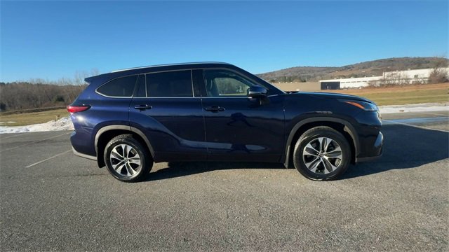 Used 2021 Toyota Highlander XLE image 9