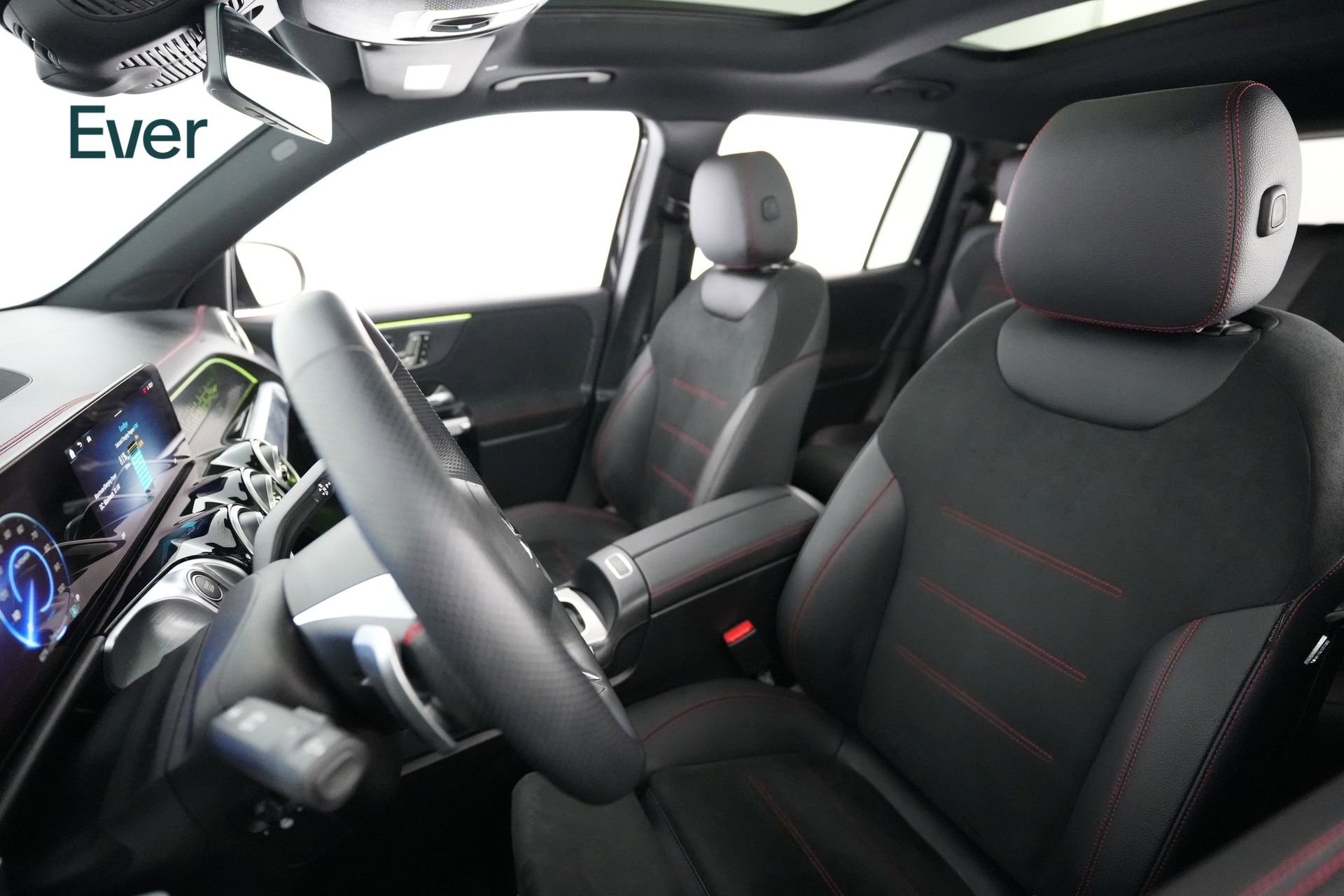 Used 2024 Mercedes-Benz EQB 300 4MATIC image 4