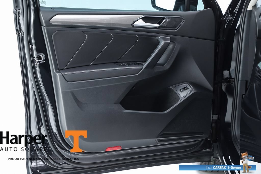 Used 2023 Volkswagen Tiguan SE w/ Panoramic Sunroof Package FWD image 18