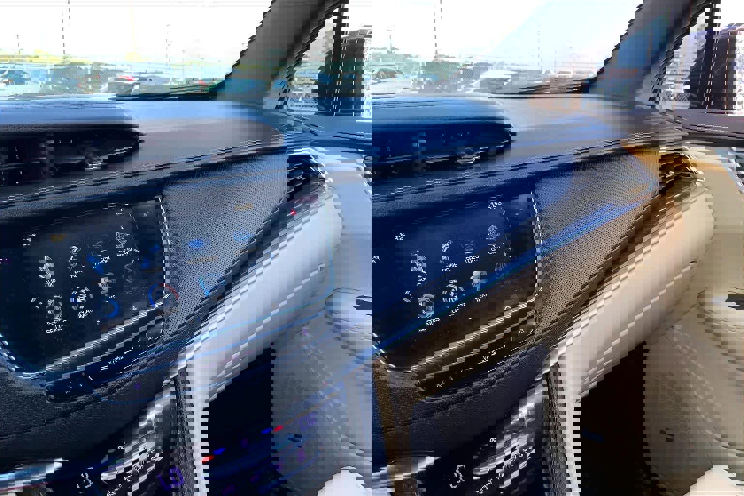 Used 2018 Cadillac XT5 FWD image 34