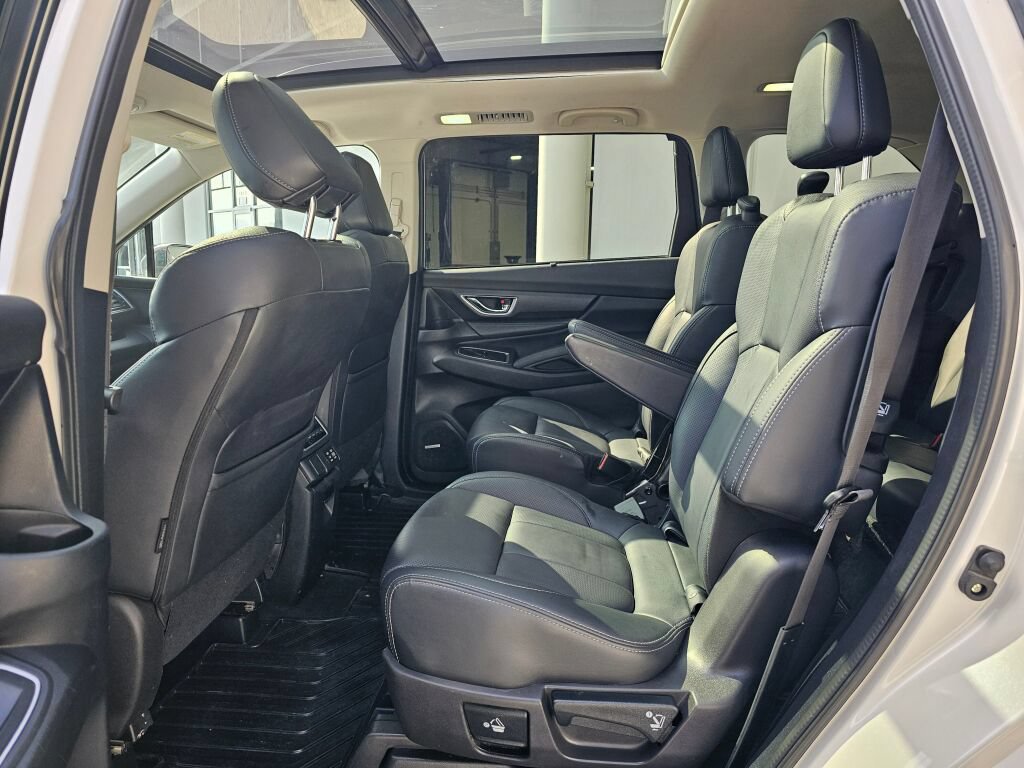 Used 2023 Subaru Ascent Limited w/ Technology Package AWD/4WD image 17