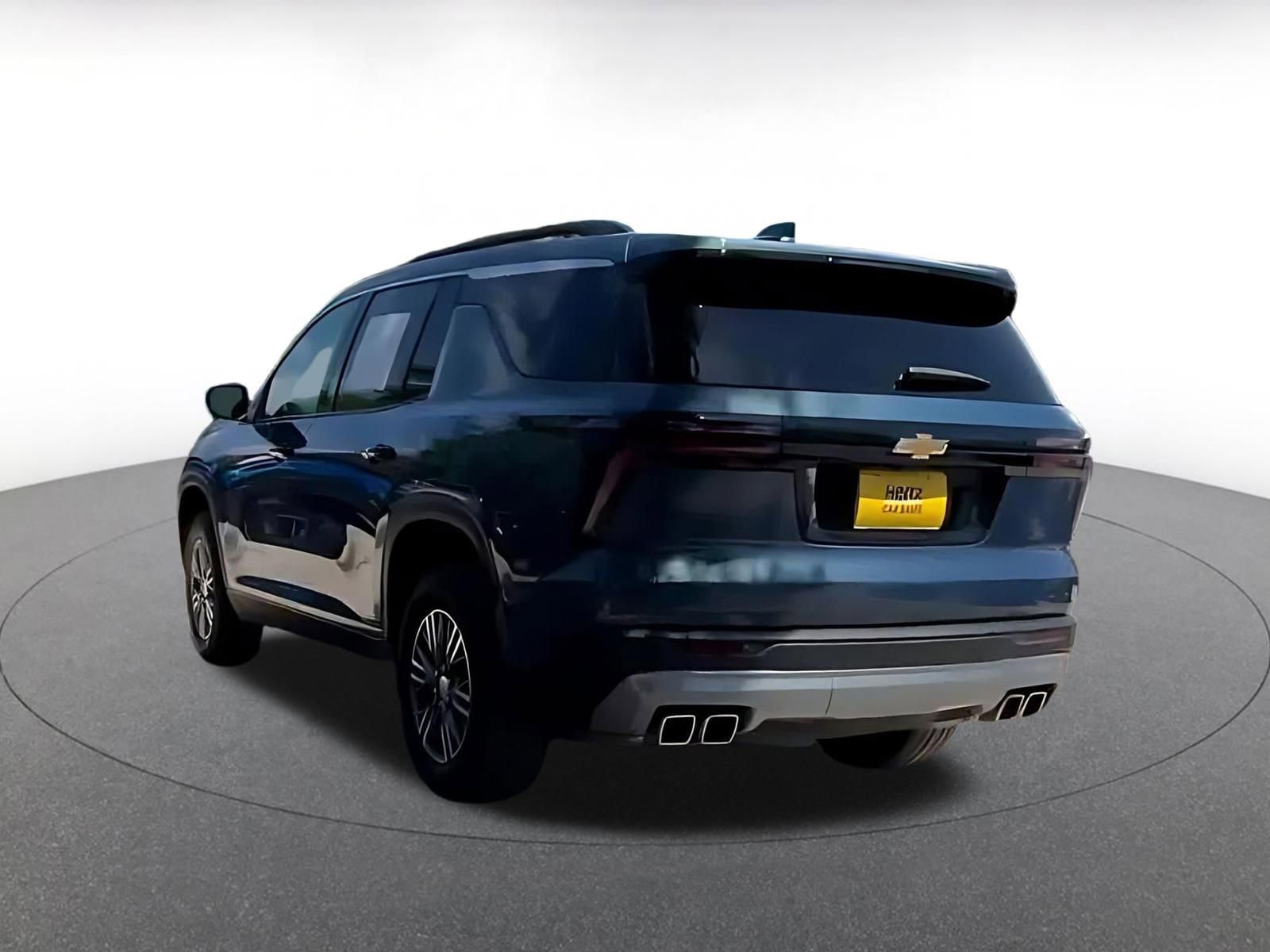 Used 2025 Chevrolet Traverse LT AWD/4WD image 11