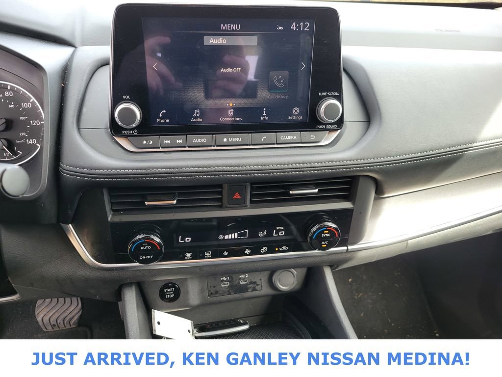 Certified 2025 Nissan Rogue SV image 10