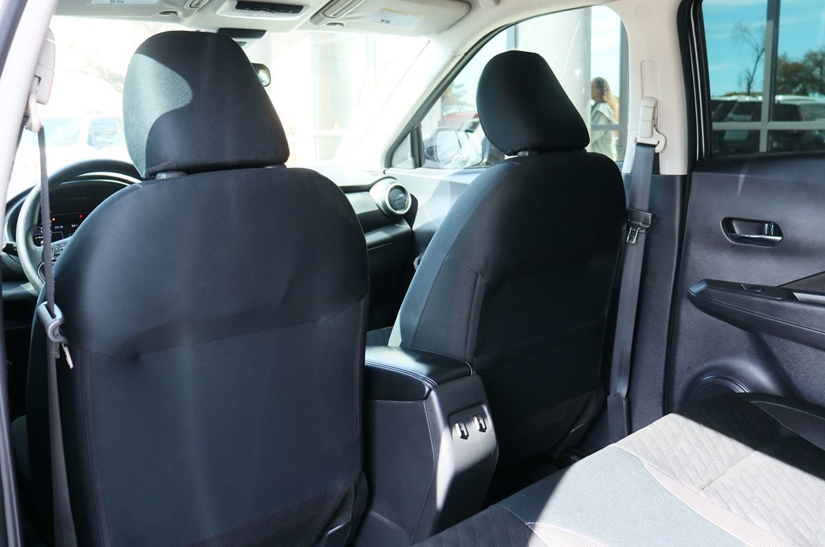 Used 2024 Nissan Kicks SV FWD image 31