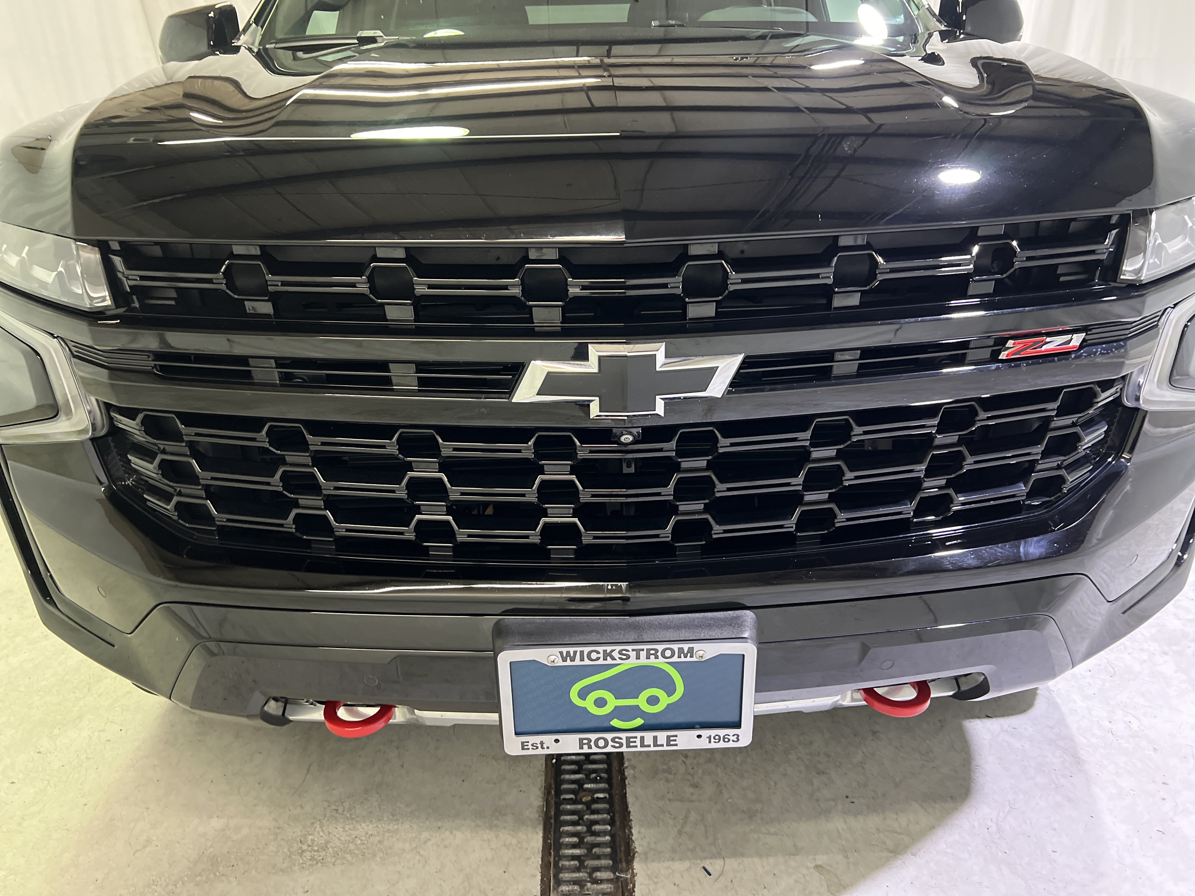 Certified 2023 Chevrolet Tahoe Z71 w/ Luxury Package AWD/4WD image 4