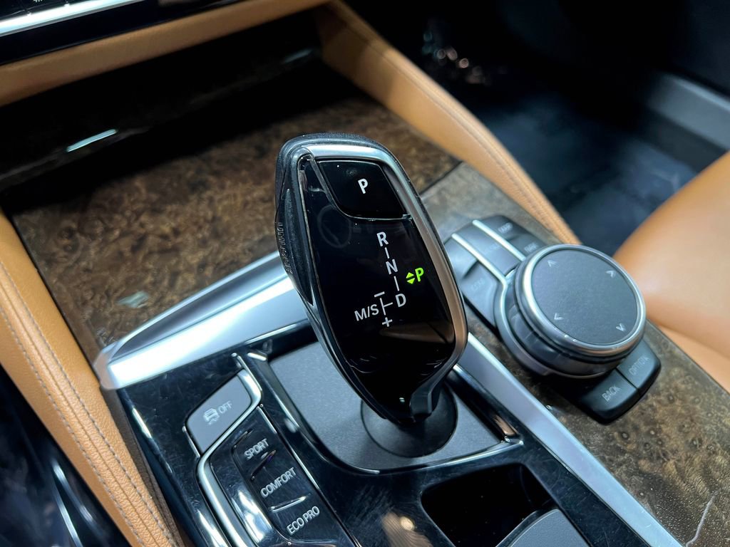 Used 2020 BMW 530e xDrive w/ Premium Package AWD/4WD image 32