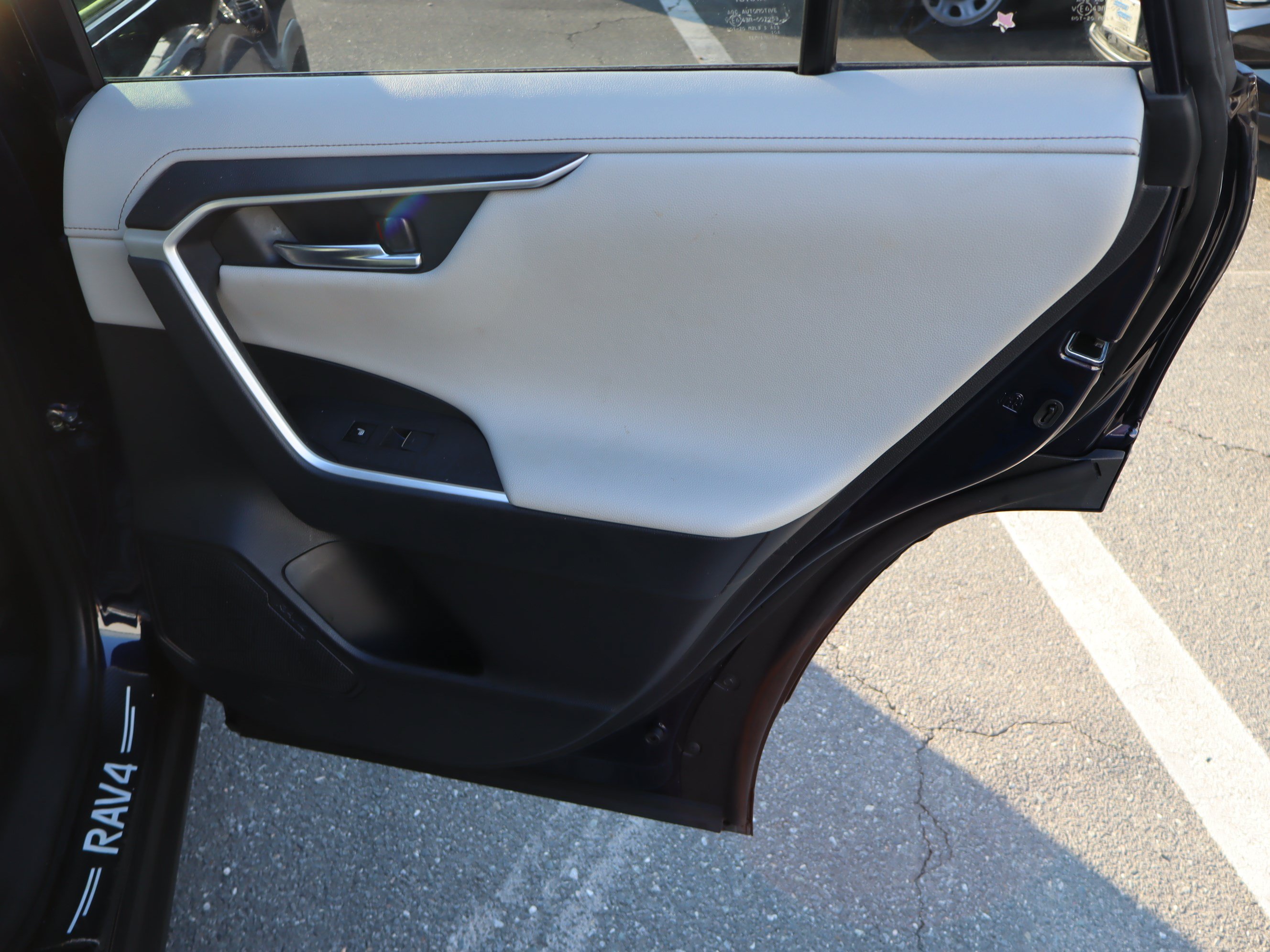 Used 2022 Toyota RAV4 Limited AWD/4WD image 34