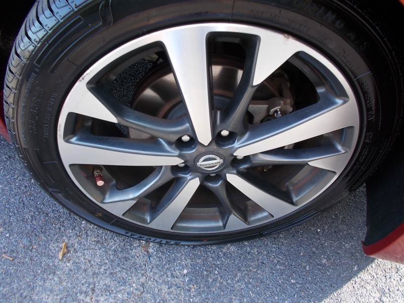 Used 2016 Nissan Altima 2.5 SR w/ LED Appearance Package FWD image 17