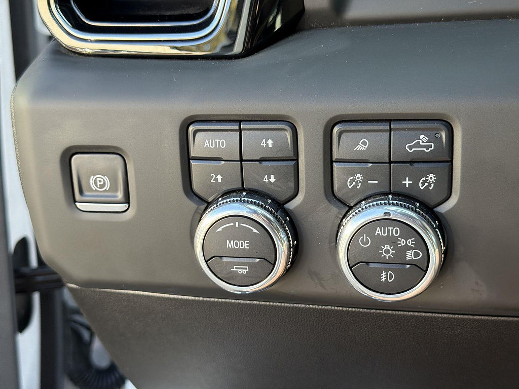 Used 2025 GMC Sierra 2500 AT4 AWD/4WD image 17