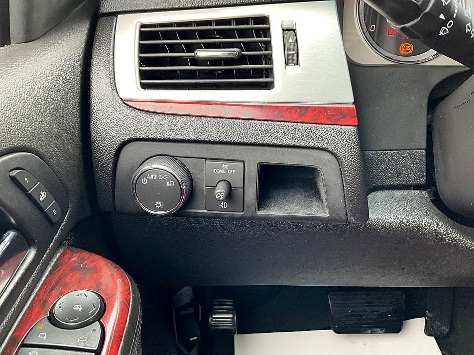 Used 2014 Cadillac Escalade Luxury image 16