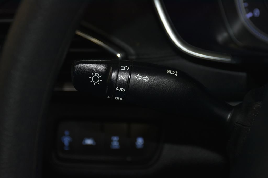 Used 2020 Hyundai Santa Fe SE image 10