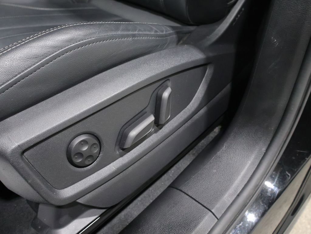 Used 2025 Audi Q5 2.0T Premium image 12