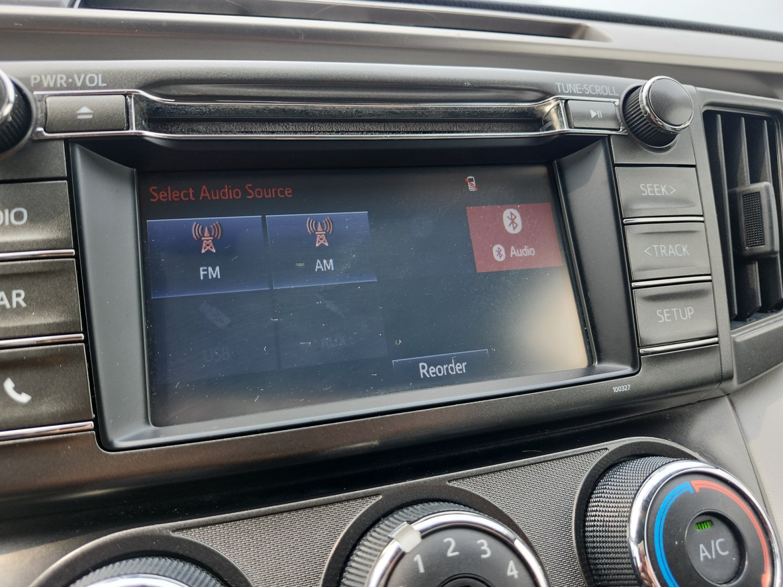 Used 2015 Toyota RAV4 LE FWD image 16