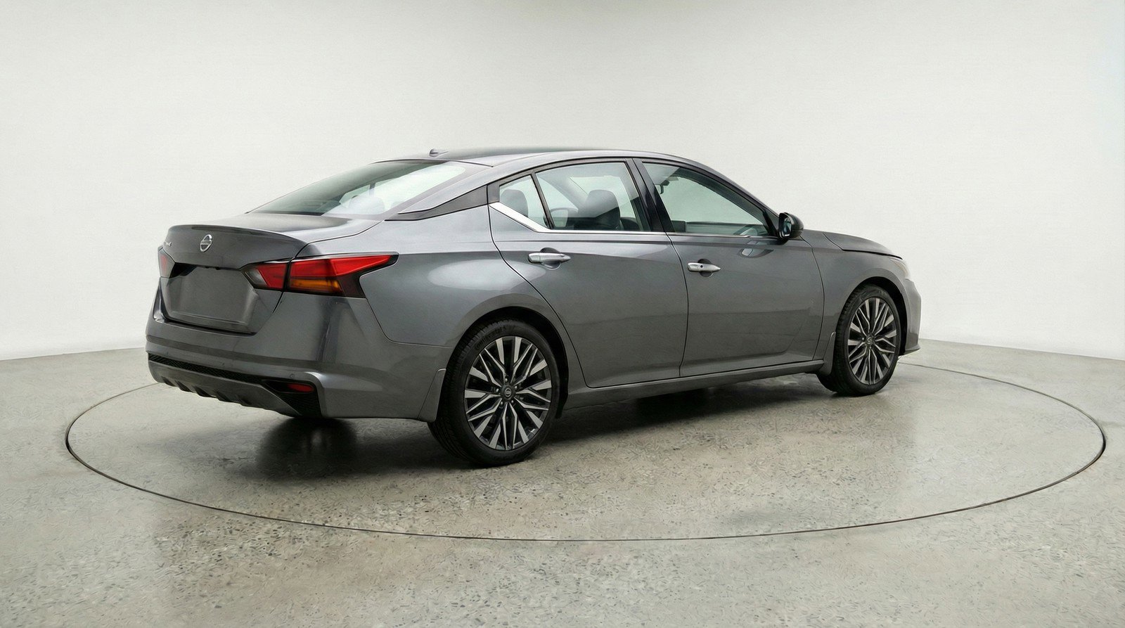 Used 2025 Nissan Altima 2.5 SV image 9