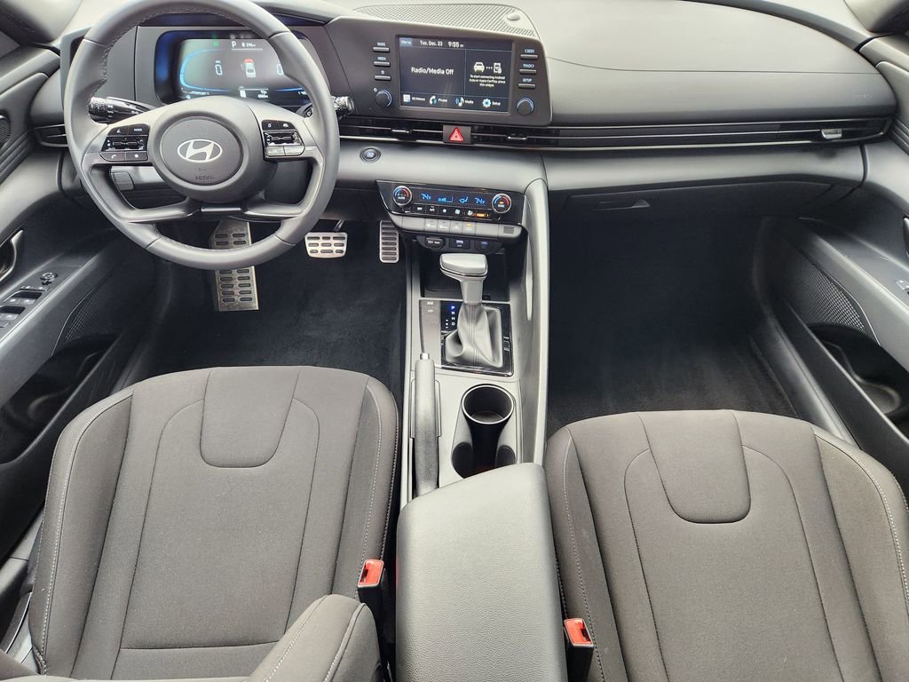 Used 2025 Hyundai Elantra Sport image 24