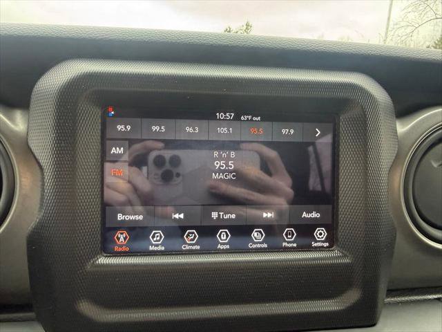 Certified 2022 Jeep Gladiator Sport AWD/4WD image 18