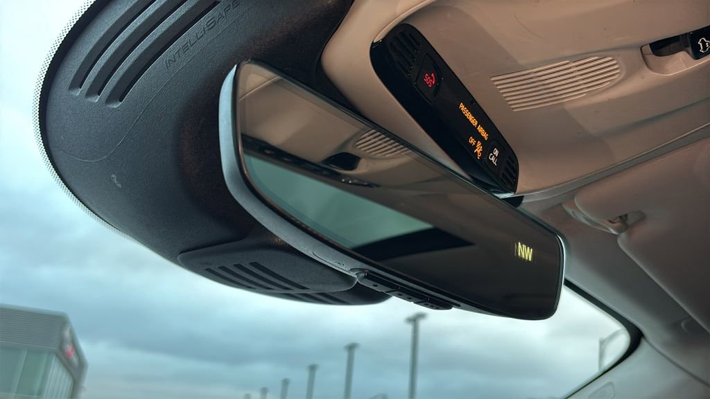 Used 2018 Volvo XC60 T5 Momentum w/ Vision Package image 23