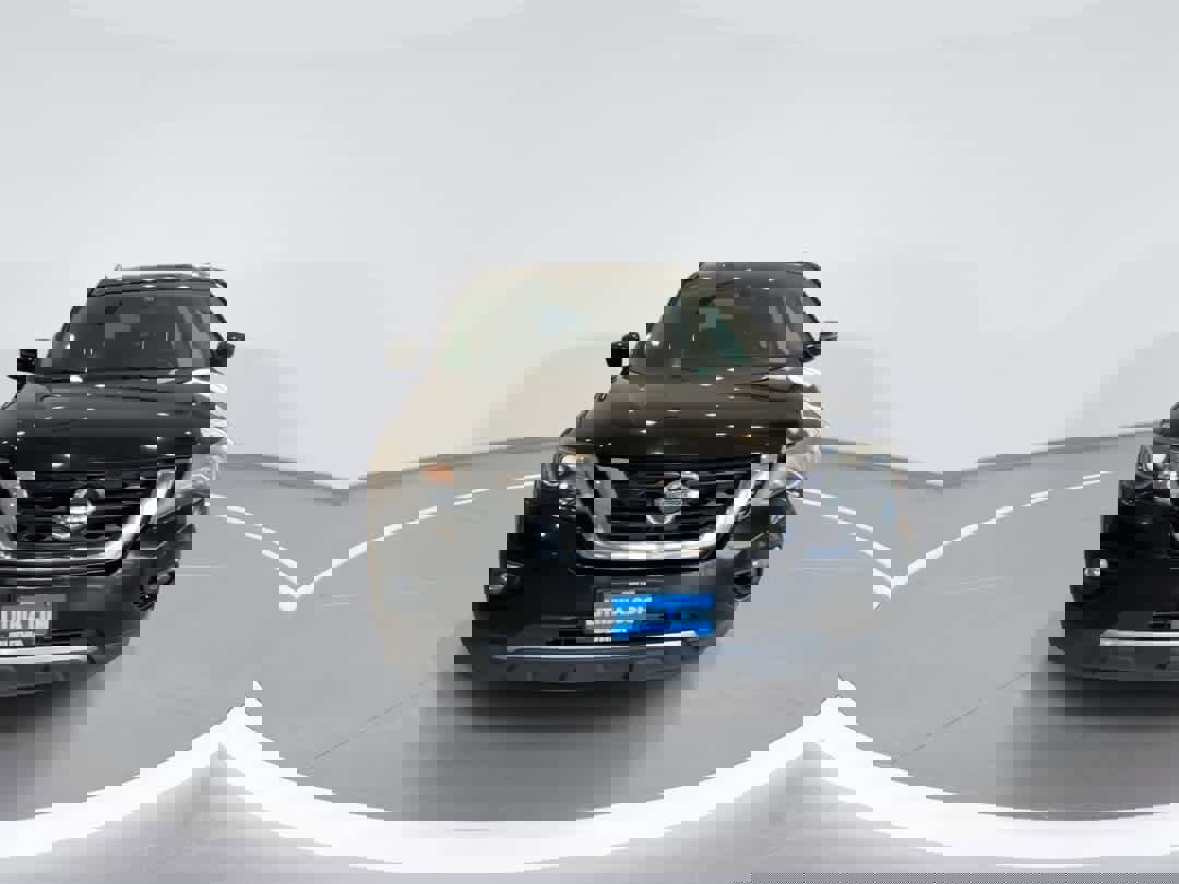 Used 2017 Nissan Pathfinder SV image 3