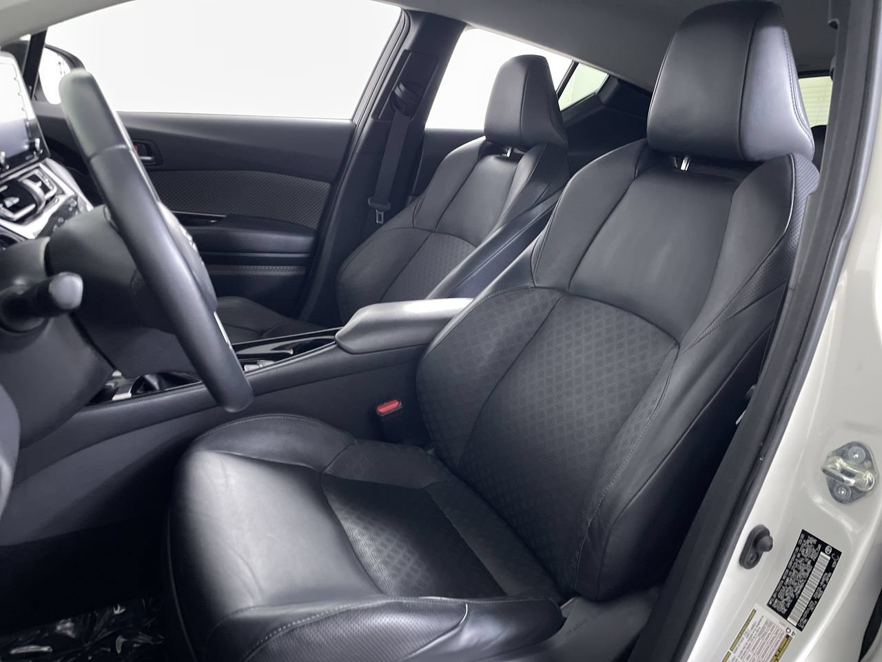Used 2020 Toyota C-HR Limited FWD image 12
