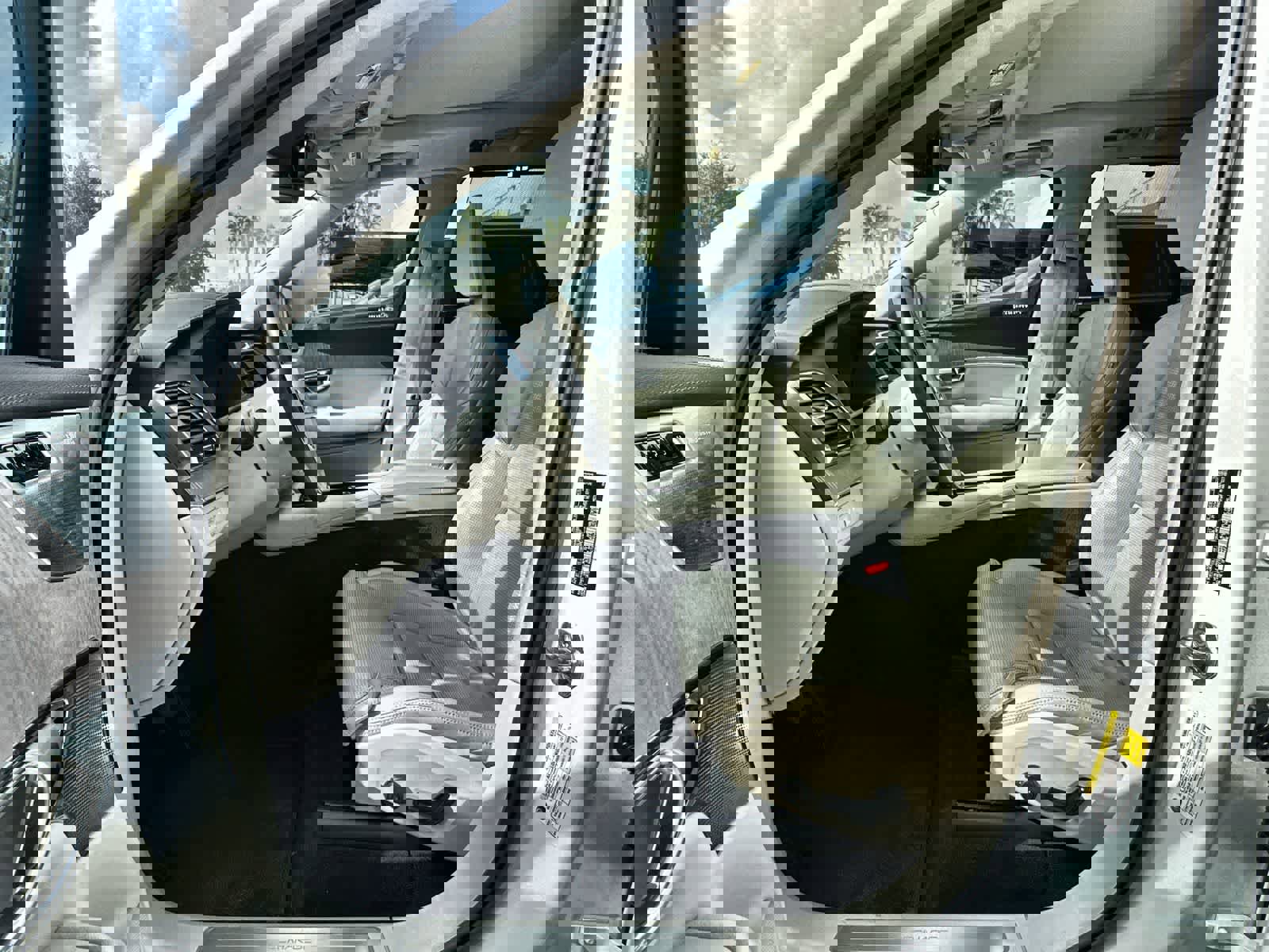 Used 2022 Volvo XC90 T8 Inscription image 2