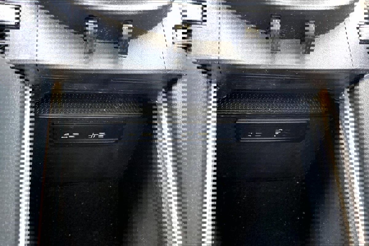 Used 2021 Mercedes-Benz GLC 300 w/ Premium Package image 31